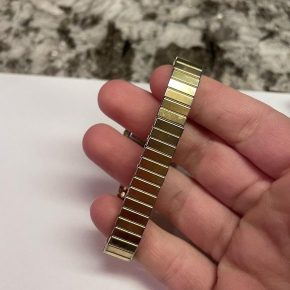 Working - Woman’s Signed McGregor LMG 515 Gold Tone Stretchy Stretch Wrist Watch - Picture 3 of 12